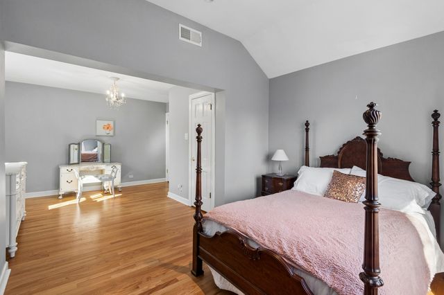 6831 N Kilpatrick Avenue, Lincolnwood, IL 60712