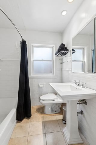 6831 N Kilpatrick Avenue, Lincolnwood, IL 60712