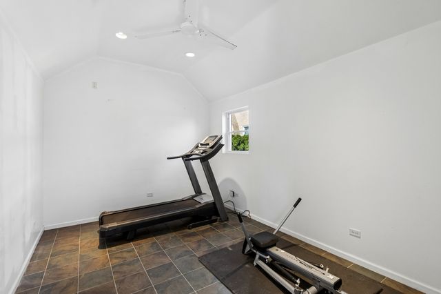 6831 N Kilpatrick Avenue, Lincolnwood, IL 60712