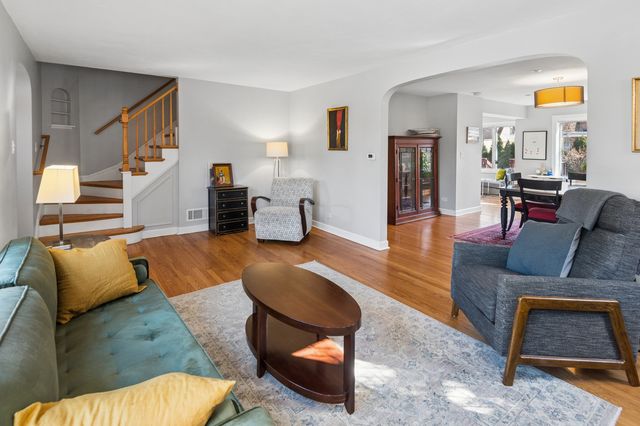 6831 N Kilpatrick Avenue, Lincolnwood, IL 60712