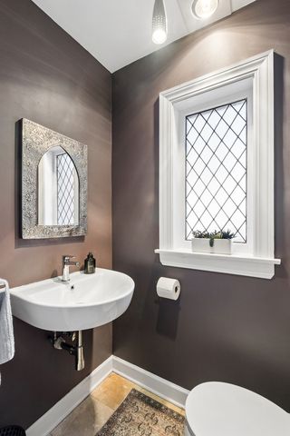 6831 N Kilpatrick Avenue, Lincolnwood, IL 60712