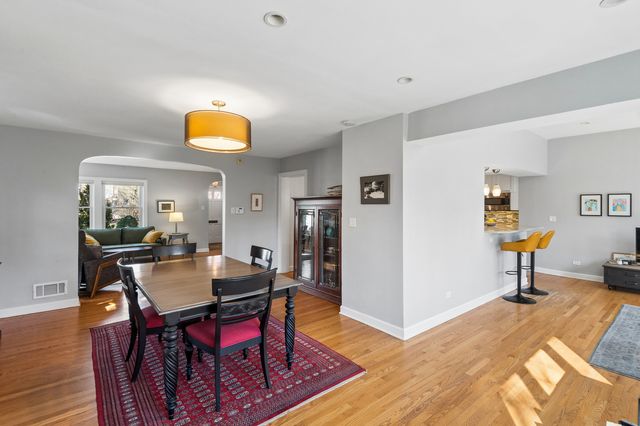 6831 N Kilpatrick Avenue, Lincolnwood, IL 60712