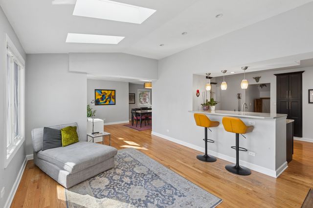 6831 N Kilpatrick Avenue, Lincolnwood, IL 60712