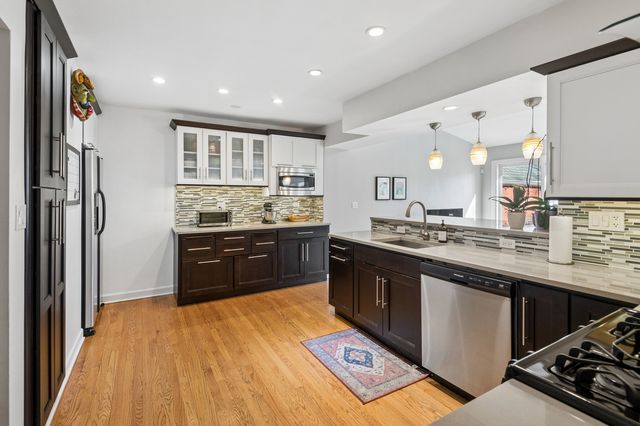 6831 N Kilpatrick Avenue, Lincolnwood, IL 60712