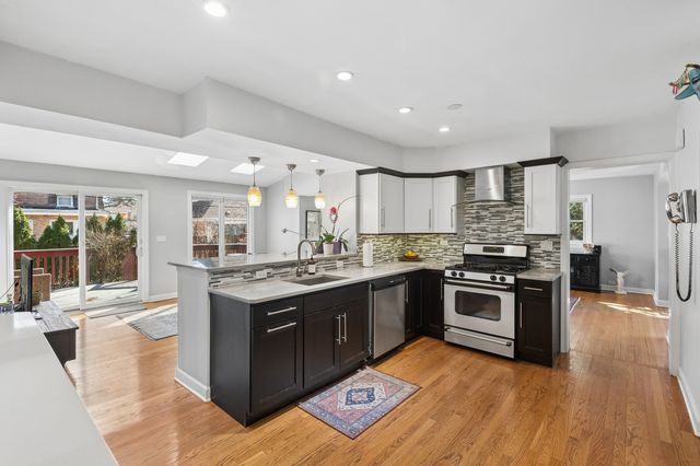 6831 N Kilpatrick Avenue, Lincolnwood, IL 60712