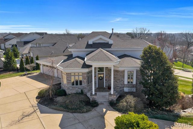 12874 Goodson Road, Des Peres, MO 63131