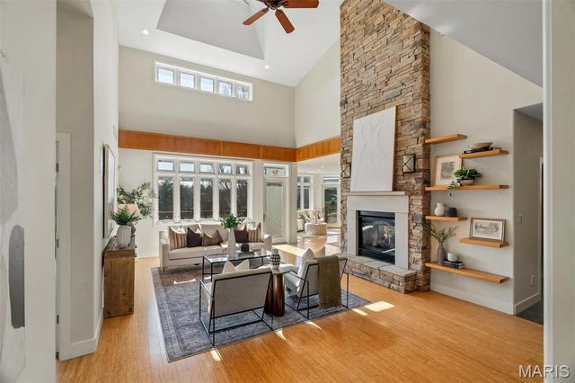 12874 Goodson Road, Des Peres, MO 63131