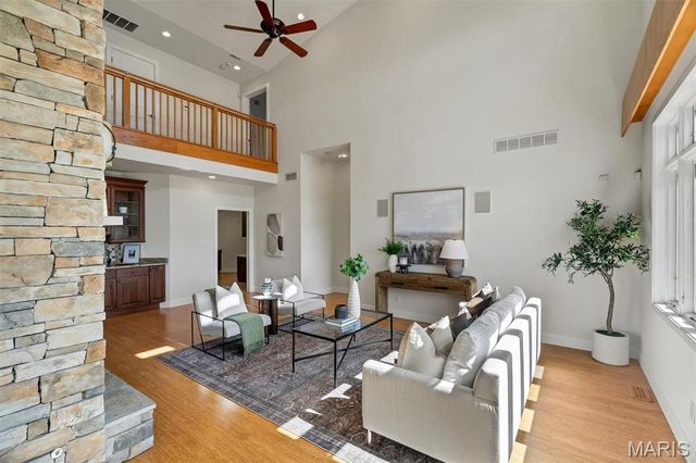 12874 Goodson Road, Des Peres, MO 63131