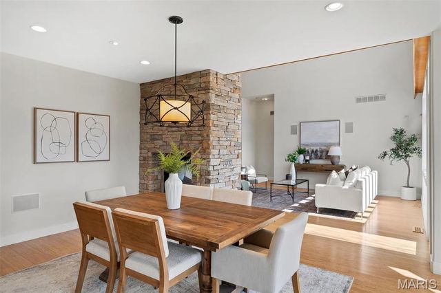 12874 Goodson Road, Des Peres, MO 63131