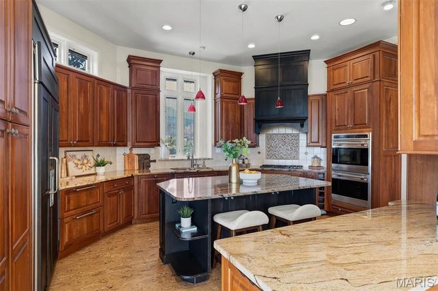 12874 Goodson Road, Des Peres, MO 63131