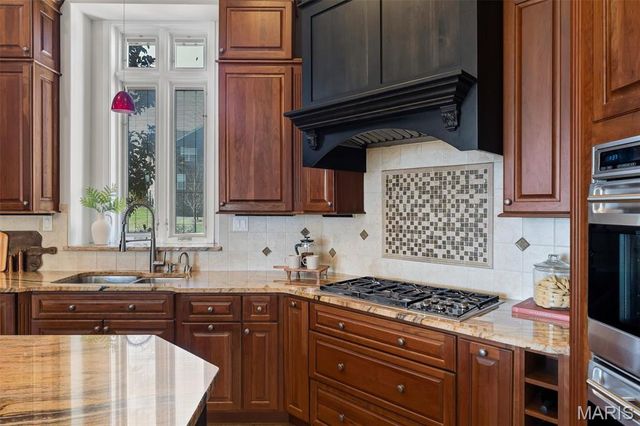 12874 Goodson Road, Des Peres, MO 63131