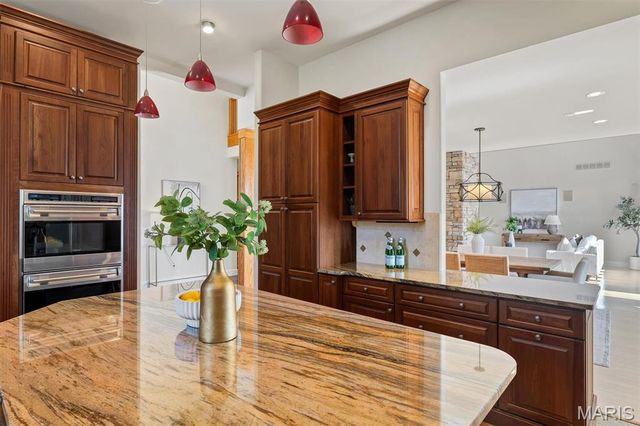 12874 Goodson Road, Des Peres, MO 63131