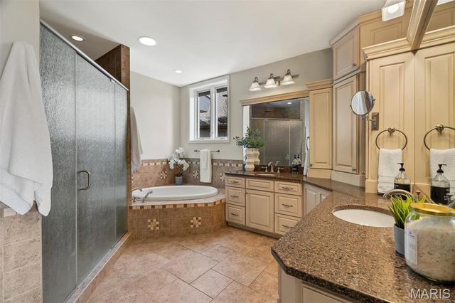 12874 Goodson Road, Des Peres, MO 63131