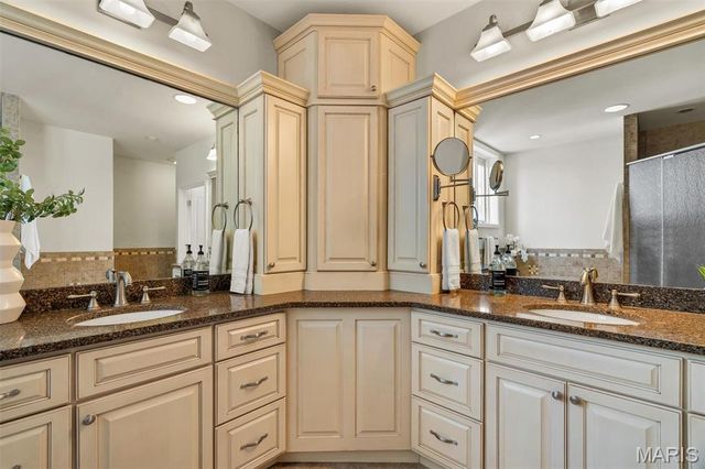 12874 Goodson Road, Des Peres, MO 63131