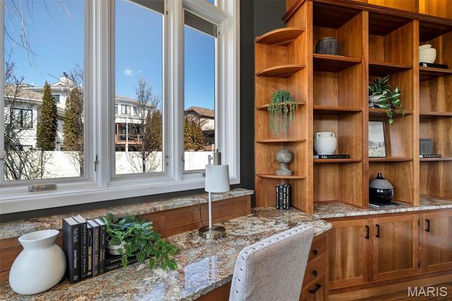 12874 Goodson Road, Des Peres, MO 63131