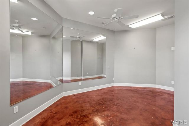 12874 Goodson Road, Des Peres, MO 63131