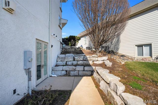 12874 Goodson Road, Des Peres, MO 63131