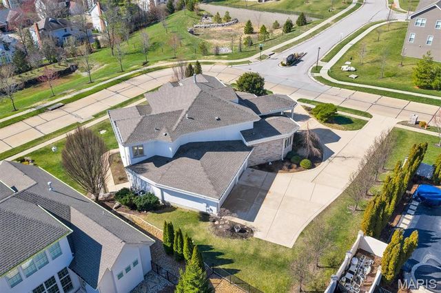 12874 Goodson Road, Des Peres, MO 63131