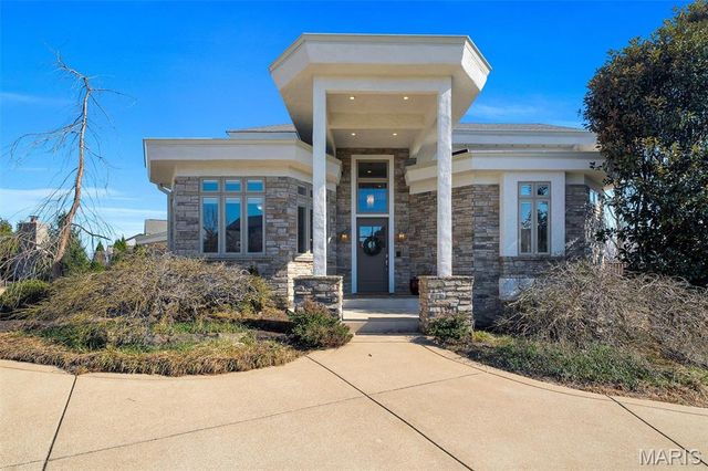 12874 Goodson Road, Des Peres, MO 63131