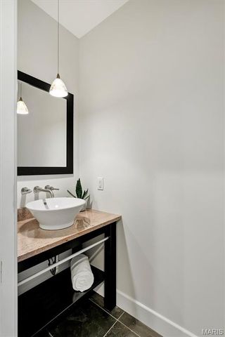 12874 Goodson Road, Des Peres, MO 63131