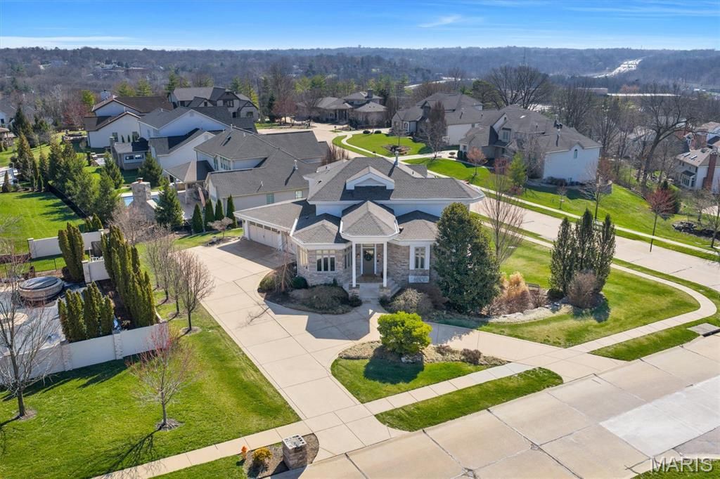 12874 Goodson Road, Des Peres, MO 63131