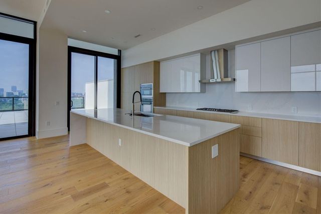 2425 Peachtree Road NE 1505, Atlanta, GA 30305