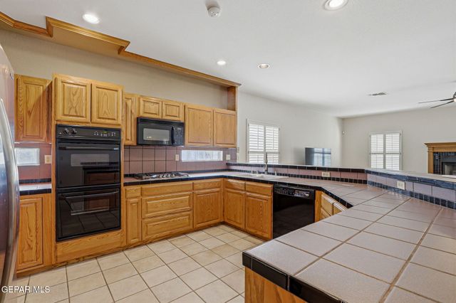 7016 MINERAL RIDGE Drive, El Paso, TX 79912