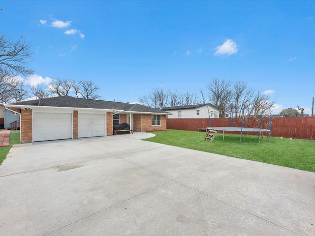 2716 Southmore Avenue, Pasadena, TX 77502