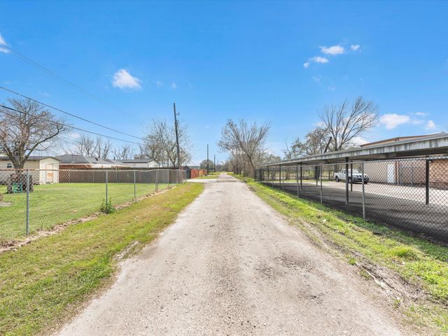 2716 Southmore Avenue, Pasadena, TX 77502