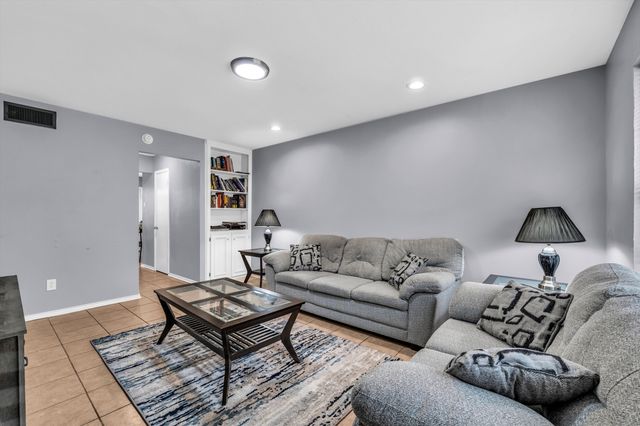 1302 Speight Avenue, Waco, TX 76706