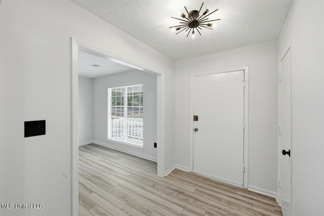 1534 Tracewood Drive, Jackson, MS 39211