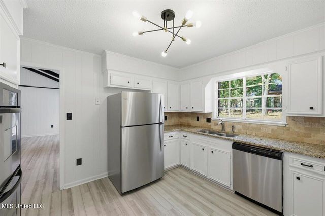 1534 Tracewood Drive, Jackson, MS 39211