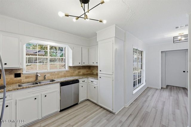 1534 Tracewood Drive, Jackson, MS 39211