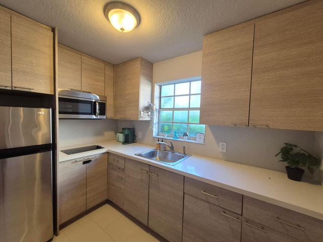 1007 SE 2nd Court 1-, Fort Lauderdale, FL 33301