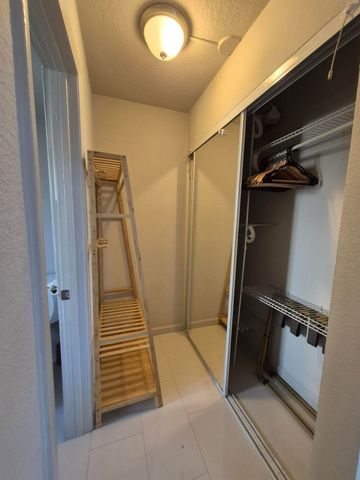 1007 SE 2nd Court 1-, Fort Lauderdale, FL 33301