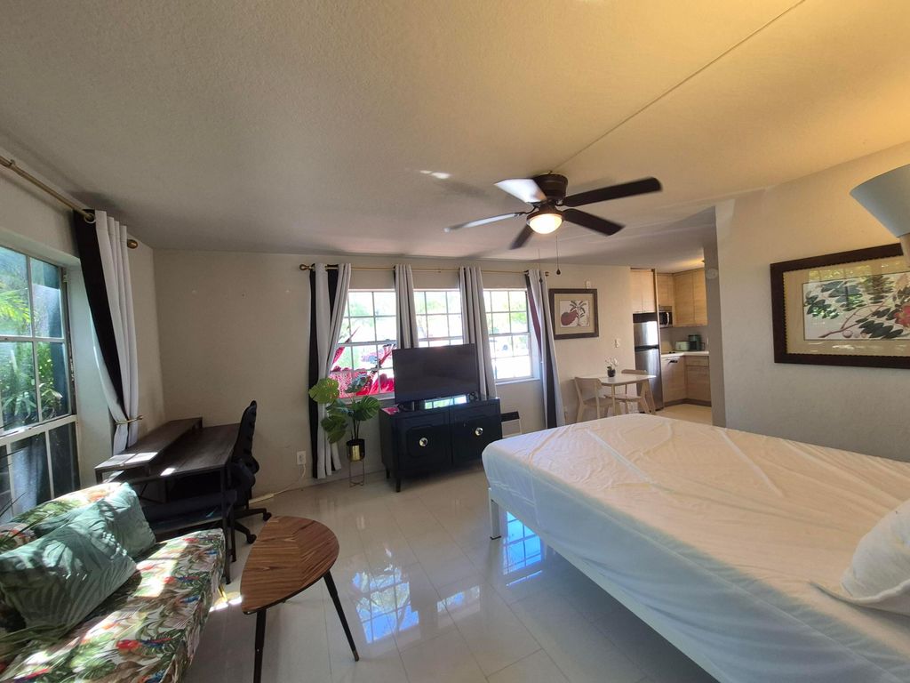 1007 SE 2nd Court 1-, Fort Lauderdale, FL 33301