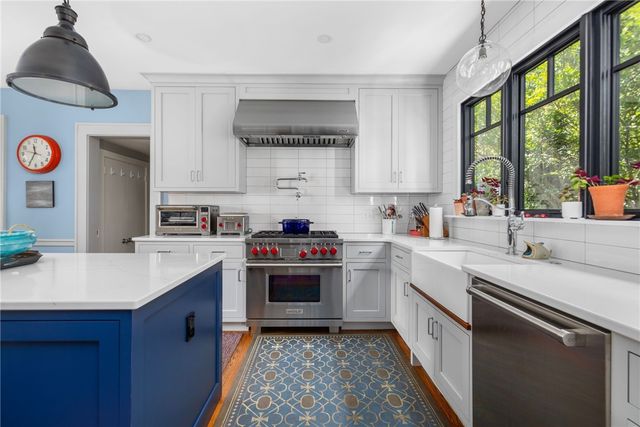 41 Hunter Avenue, Newport, RI 02840