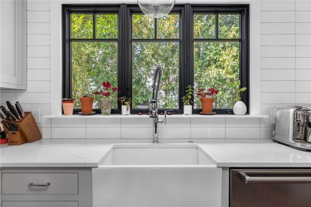 41 Hunter Avenue, Newport, RI 02840