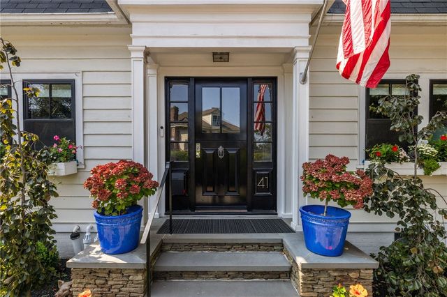 41 Hunter Avenue, Newport, RI 02840