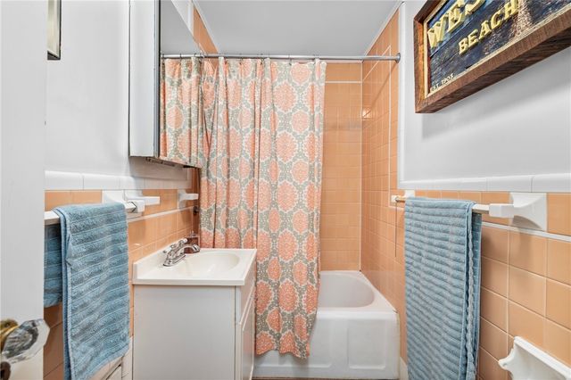 41 Hunter Avenue, Newport, RI 02840