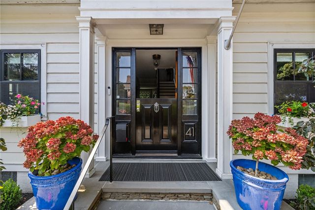 41 Hunter Avenue, Newport, RI 02840