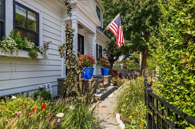 41 Hunter Avenue, Newport, RI 02840