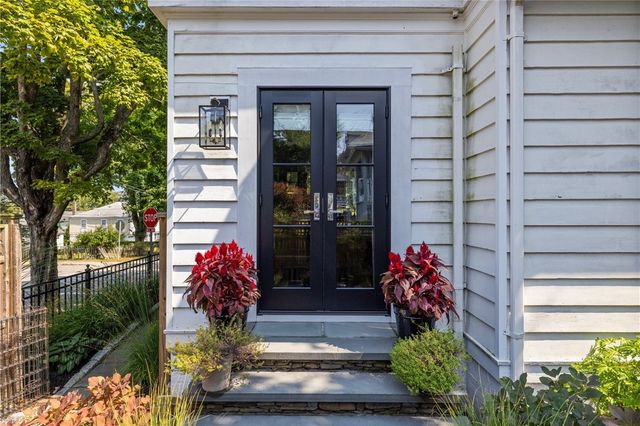 41 Hunter Avenue, Newport, RI 02840