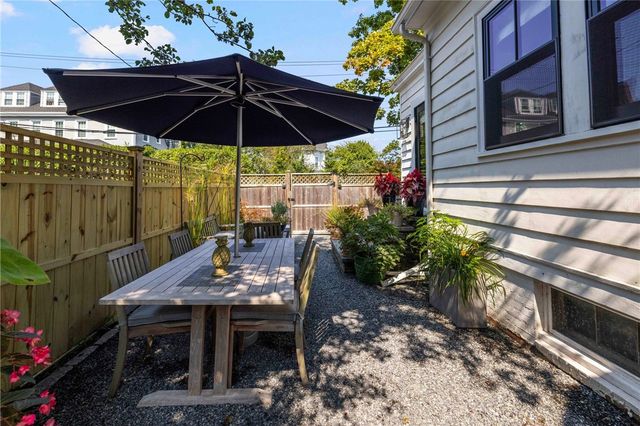 41 Hunter Avenue, Newport, RI 02840