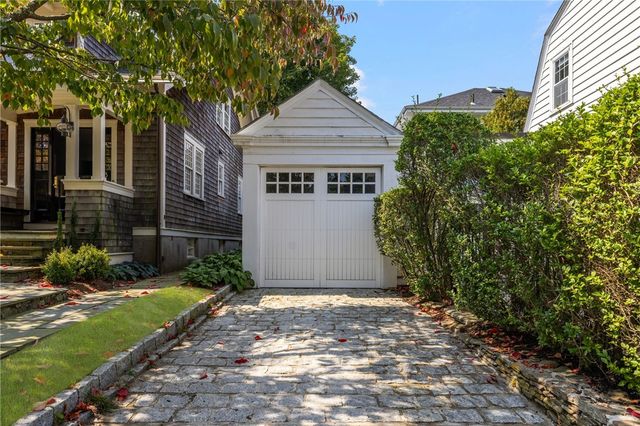 41 Hunter Avenue, Newport, RI 02840