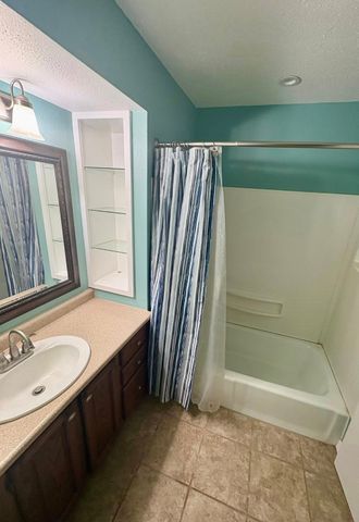 605 12th Avenue NW, Altoona, IA 50009