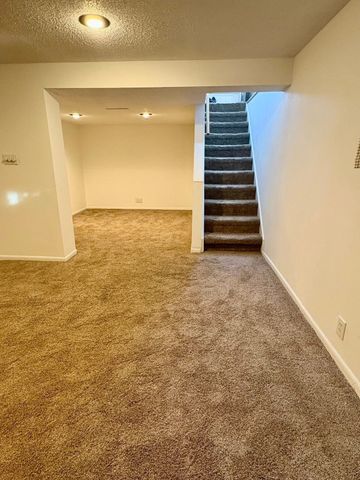 605 12th Avenue NW, Altoona, IA 50009