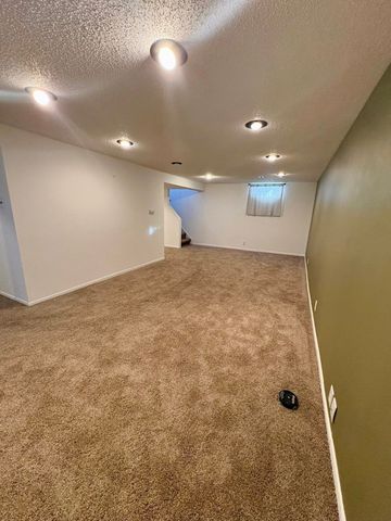 605 12th Avenue NW, Altoona, IA 50009