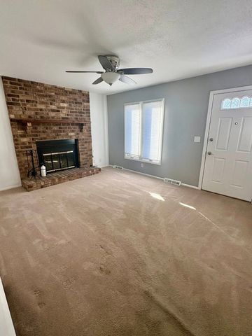 605 12th Avenue NW, Altoona, IA 50009