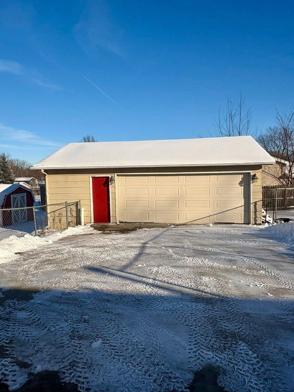 605 12th Avenue NW, Altoona, IA 50009